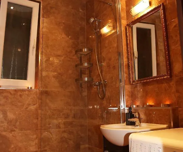 Center In Middle Of براتسيلافا